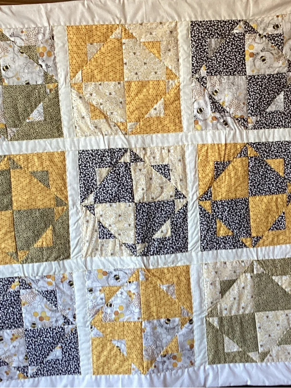 NWT. Hand Crafted Star Bees Quilt